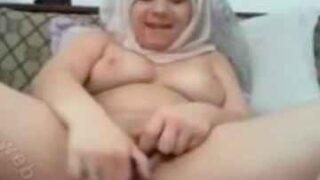 Thick Arab Teen With Hijab On Live Cam