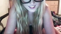 Gorgeous lady with glasses orgasming live